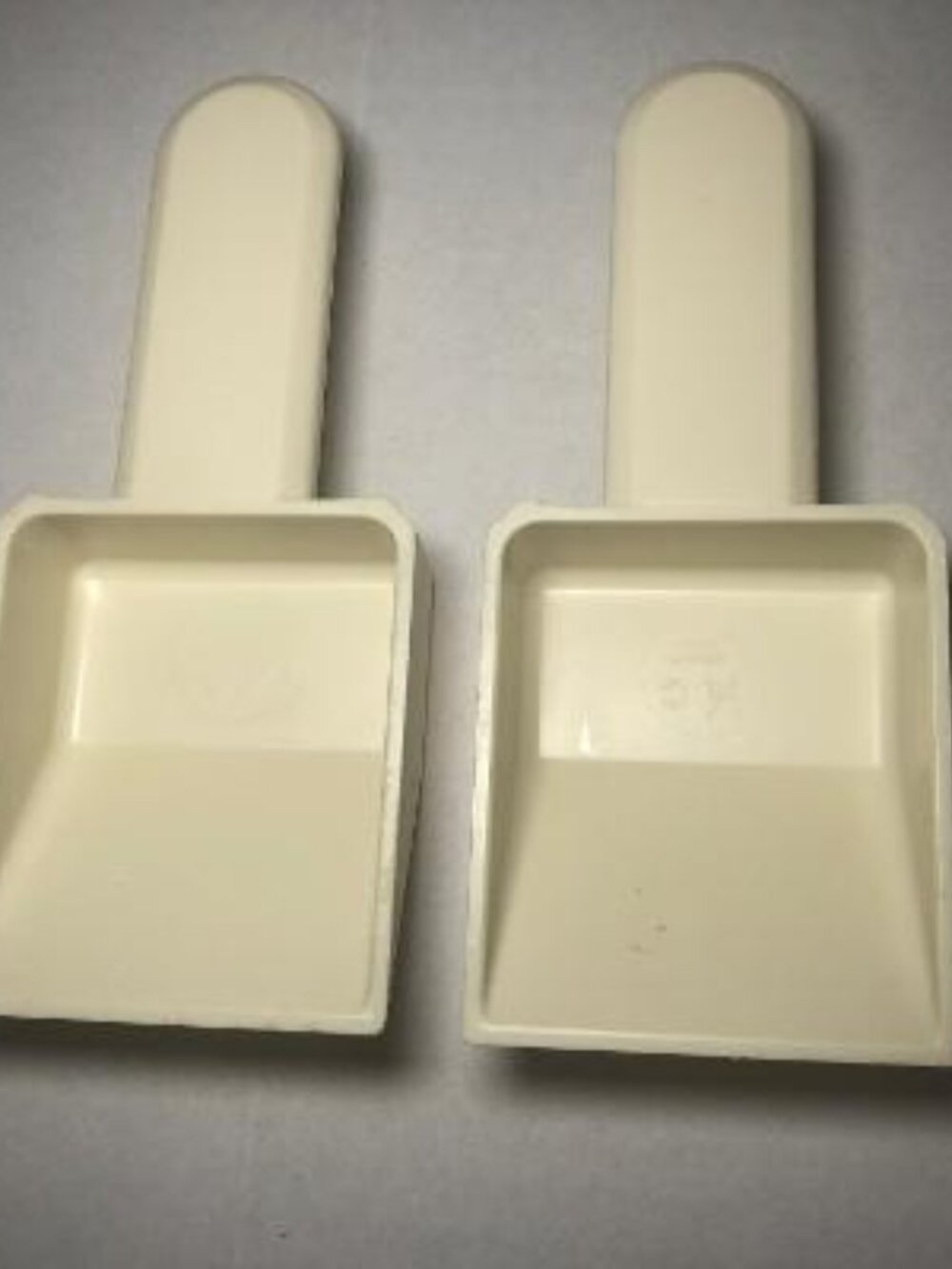 2 Tupperware Shelf Smart Measure Scoops  1/4 Cup 60 ML Almond #5284A Vintage